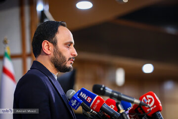 کنایه سخنگوی دولت رئیسی به وضعیت بازار ارز: «نمیشود، نمیتوانیم» برای ما معنا ندارد!