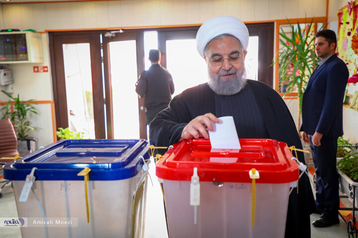 تصاویر | حسن روحانی رأی خود را به صندوق انداخت 4