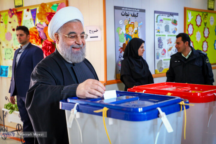 تصاویر | حسن روحانی رأی خود را به صندوق انداخت 6