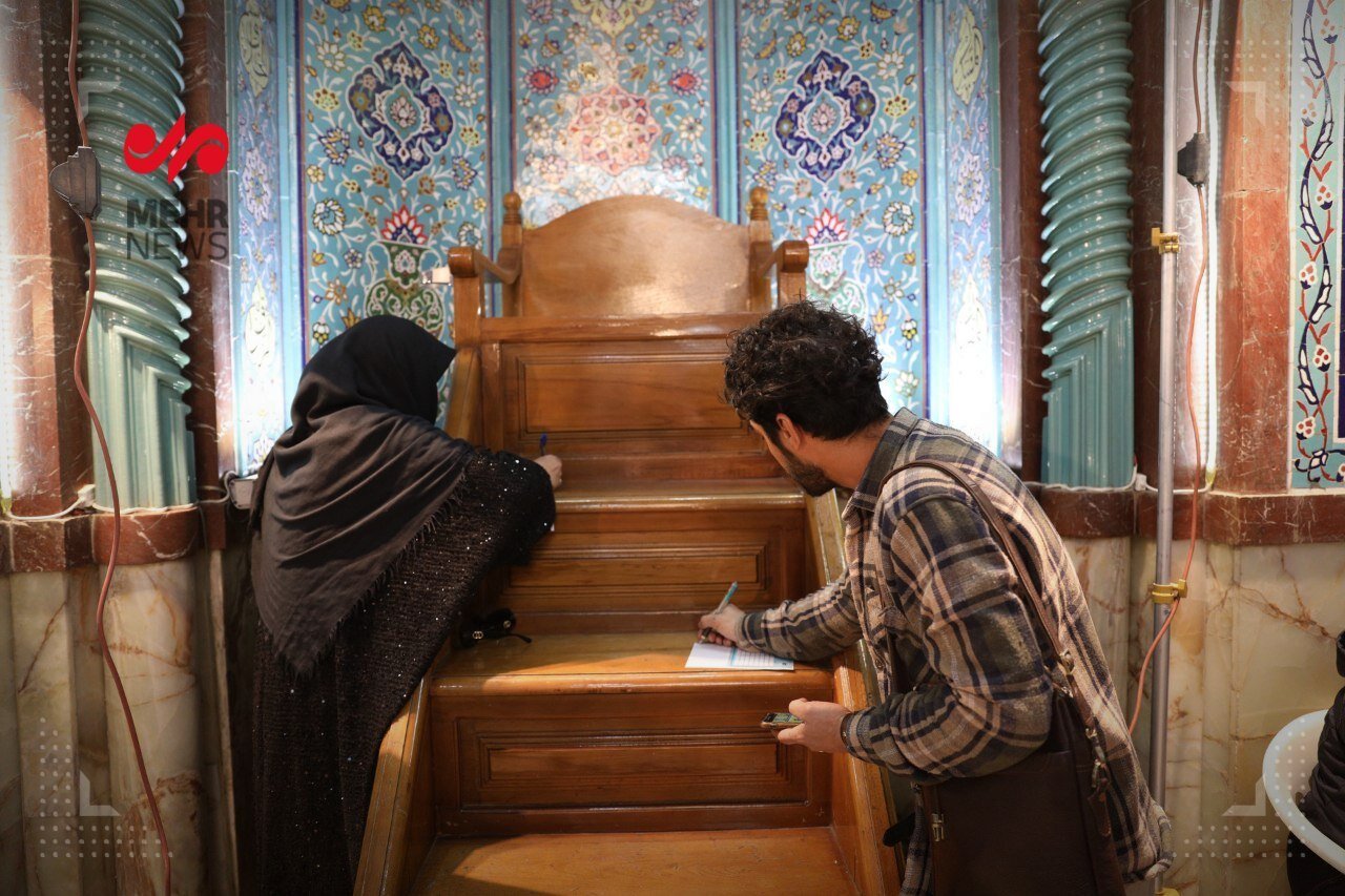 تصاویر | استقبال مردم در ساعات ابتدایی شروع اخذ رای در حسینیه ارشاد