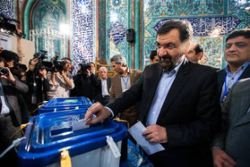 ببینید | حضور محسن رضایی در حسینیه ارشاد و انداختن رای