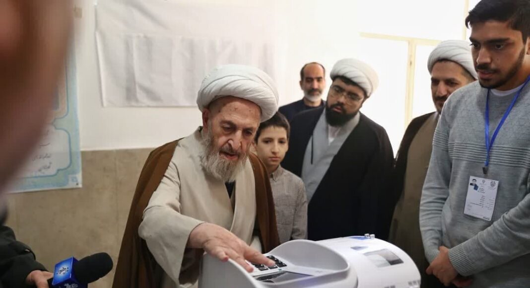 آیت الله سبحانی آراء خود را به صندوق انداخت / خسروپناه: نمایندگان باید به فکر مردم باشند نه گروههای قدرت و مافیا 2