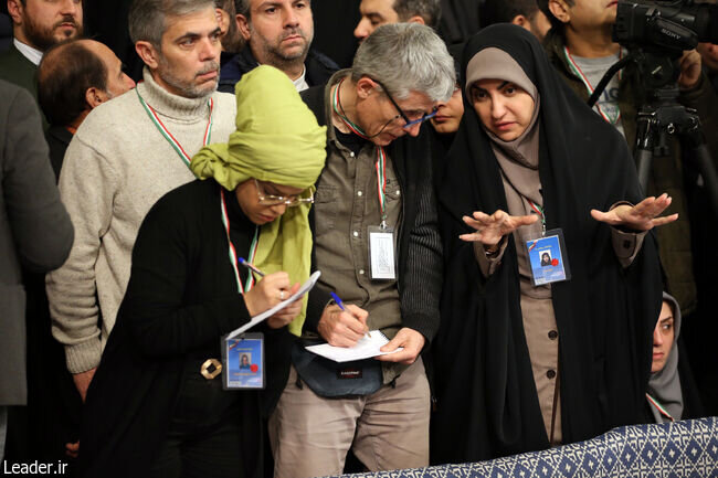 عکس های متفاوت از حضور خبرنگاران و عکاسان در بیت رهبری 11
