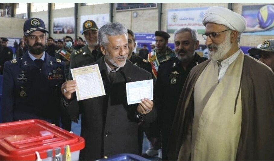 دولتمردان رئیسی و روحانی در پای صندوق آرا/ عکسی از فرمانده ارشد ارتش با تعرفه رای
