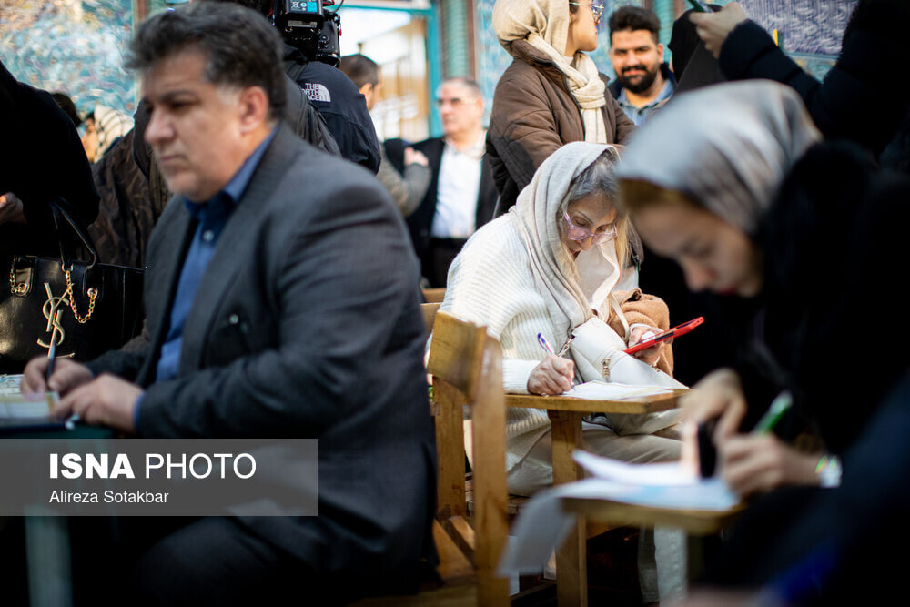تصاویری از پوشش متفاوت رأی دهندگان زن در انتخابات مجلس و خبرگان 2