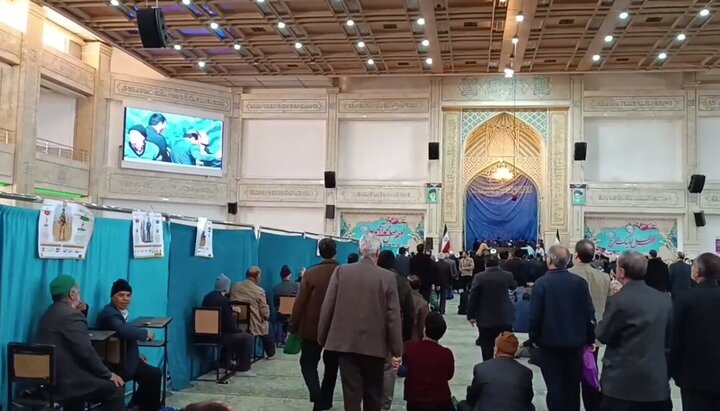 ببینید |‌ وضعیت صف‌های حسینیه ارشاد برای رای‌دهی در انتخابات