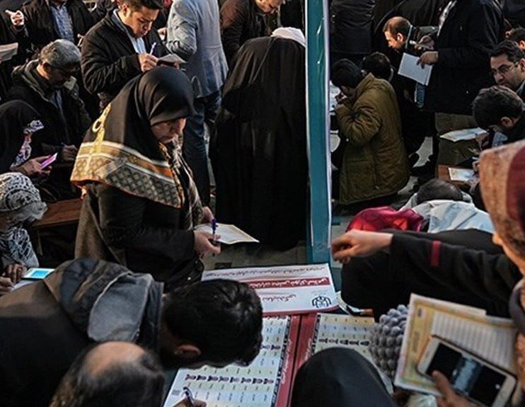 عکسی از حضور خواهر میرحسین موسوی در انتخابات