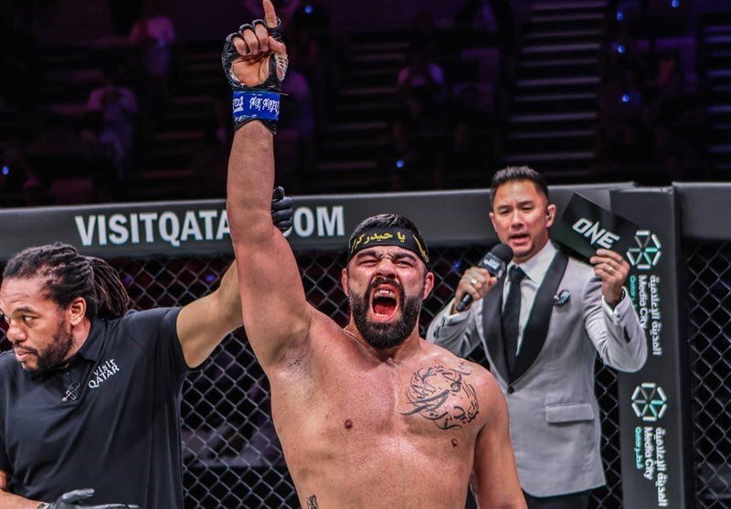 عکس| پیروزی پرحاشیه علیاکبری با کارت قرمز حریف 2