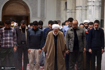 عکسی از آیتالله امامی کاشانی همراه با رهبر انقلاب در جوانی