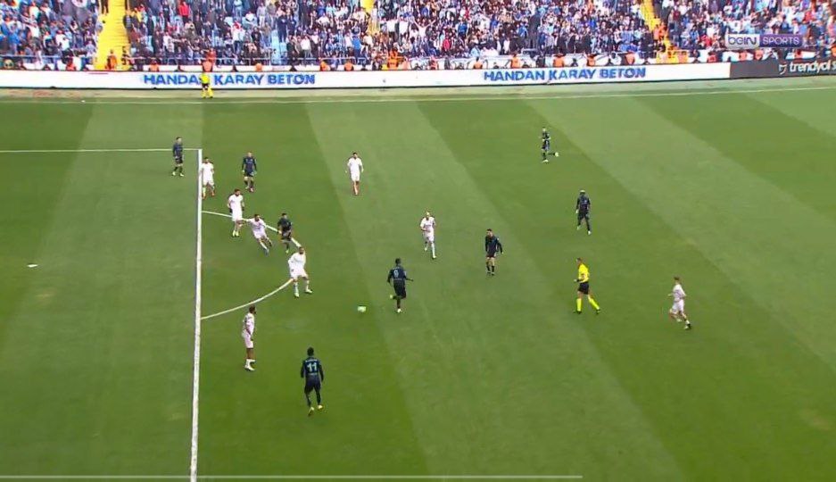 عکس| وقتی میلاد محمدی قدر پاس بالوتلی را ندانست