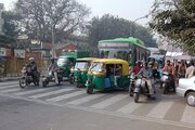 ببینید | وضعیت ترسناک رانندگی در جاده‌های هندوستان