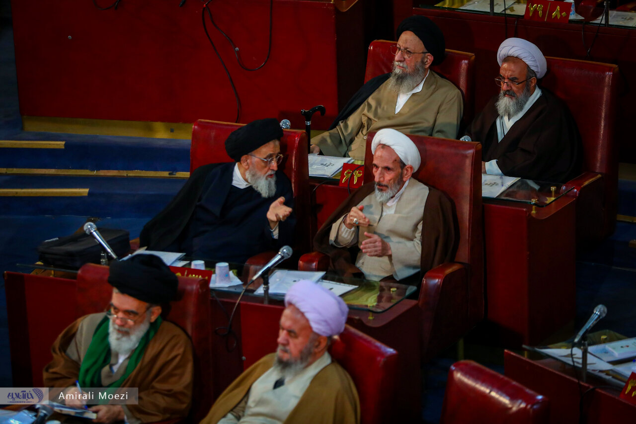 حسن روحانی؛ سوژه اصلی عکاسان در آخرین اجلاسیه مجلس خبرگان پنجم / آملی لاریجانی شکست خورد و نیامد، علم الهدی رأی آورد و نیامد 4