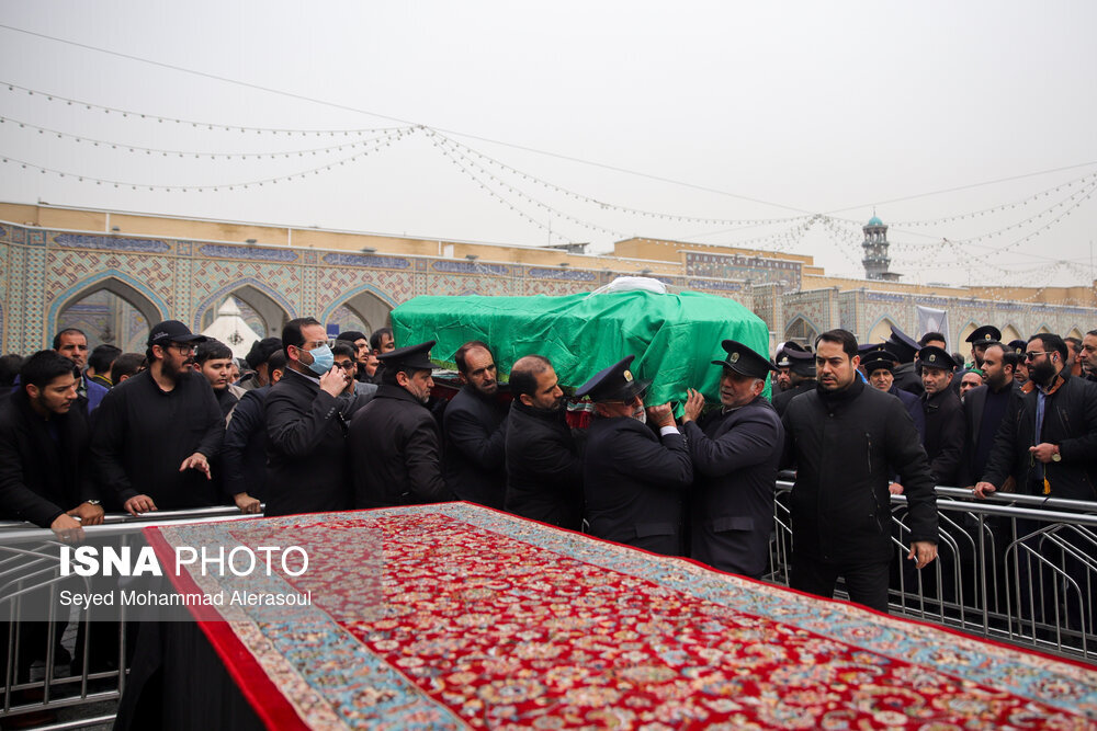 پیکر آیتالله امامی کاشانی در حرم مطهر رضوی آرام گرفت + عکس 2