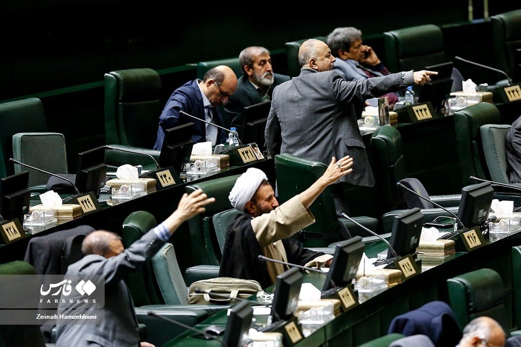 تصاویری از حال و هوای صحن مجلس بعد از انتخابات