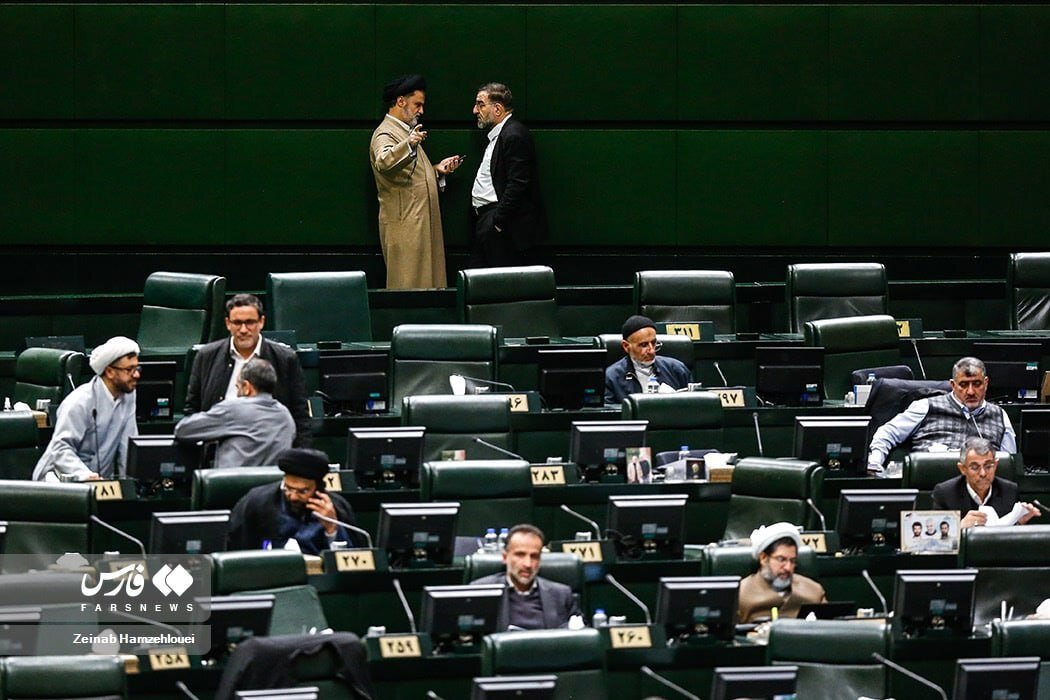 تصاویری از حال و هوای صحن مجلس بعد از انتخابات