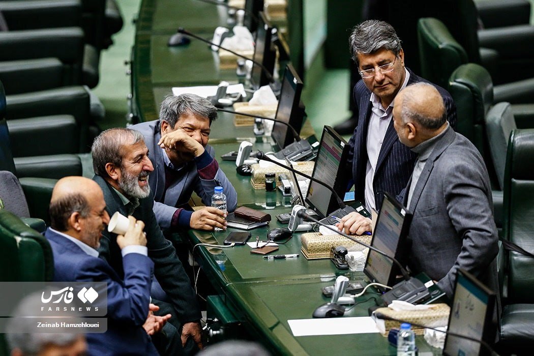 تصاویری از حال و هوای صحن مجلس بعد از انتخابات