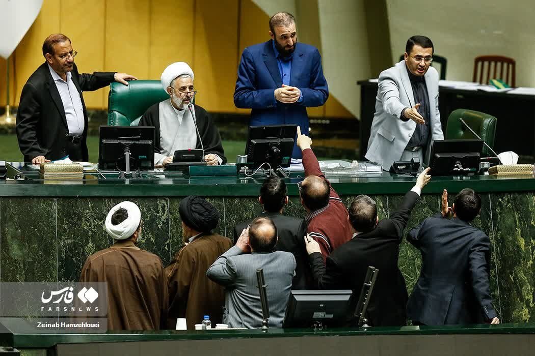 تصاویری از حال و هوای صحن مجلس بعد از انتخابات