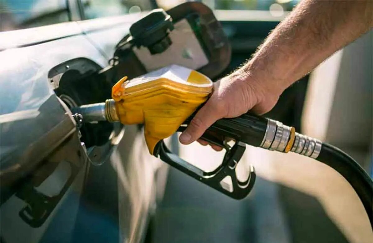 - آخرین خبر از محدودیت سوخت آزاد/بنزین سهمیه‌ای چه می‌شود؟