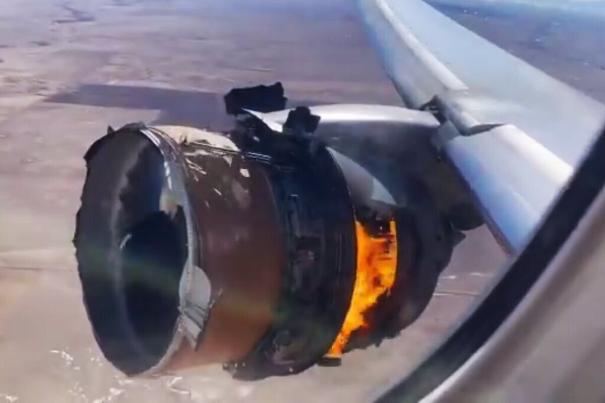 - آتش‌سوزی موتور یک هواپیما روی آسمان کیش