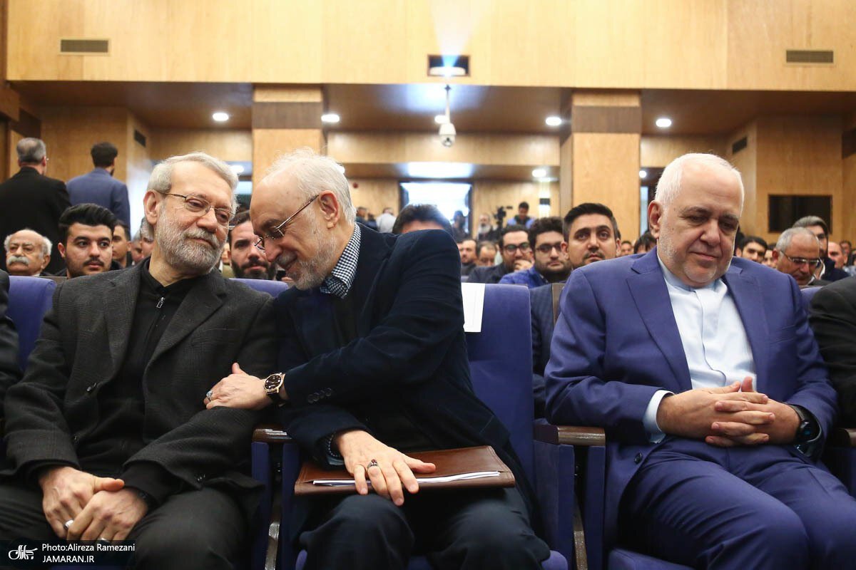 تصویری از خوش و بش علی لاریجانی و ظریف در یک مراسم