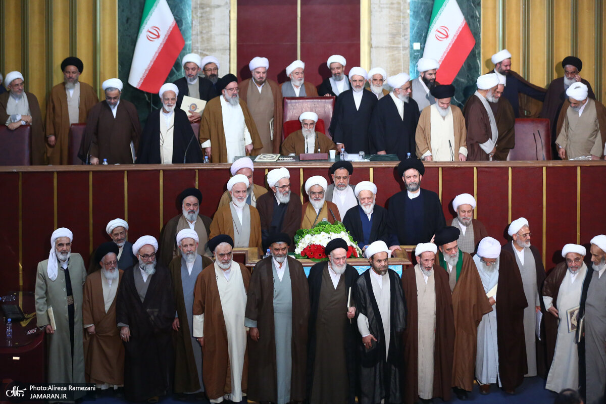 عکس یادگاری نمایندگان مجلس خبرگان رهبری در آخرین جلسه/ حسن روحانی نیامد؟