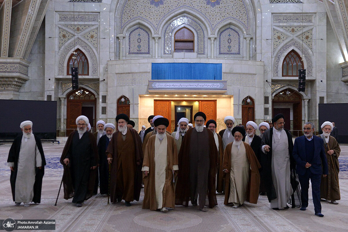 تصاویری از فاتحه خوانی اعضای خبرگان بر مزار آیت الله هاشمی / سیدحسن خمینی غایب بود / روحانی، جنتی و آملی لاریجانی هم نیامدند 2