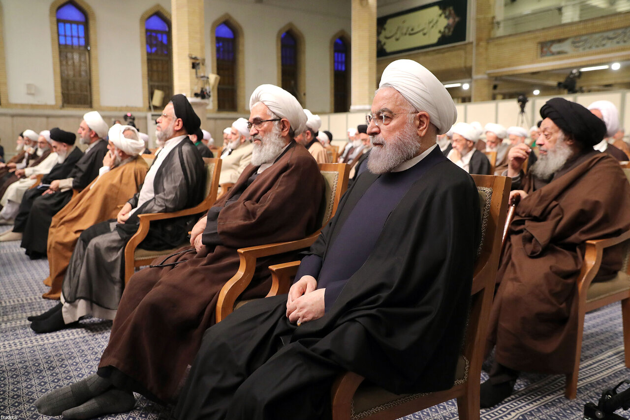 عکسی از حسن روحانی در دیدار با رهبر انقلاب 2