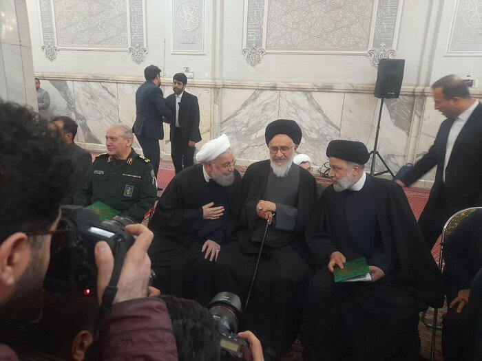 عکس گفتگوی حسن روحانی رئیسی در مراسم ختم آیتالله امامی کاشانی 2
