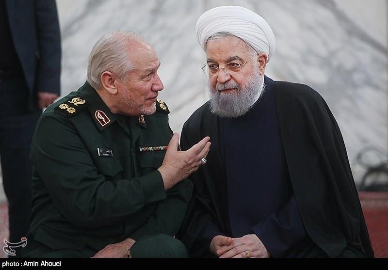 از گفتگوی خصوصی روحانی با رحیم صفوی تا سلفی با مردم /تصاویری از حضور روحانی در مراسم ترحیم آیت الله امامی کاشانی