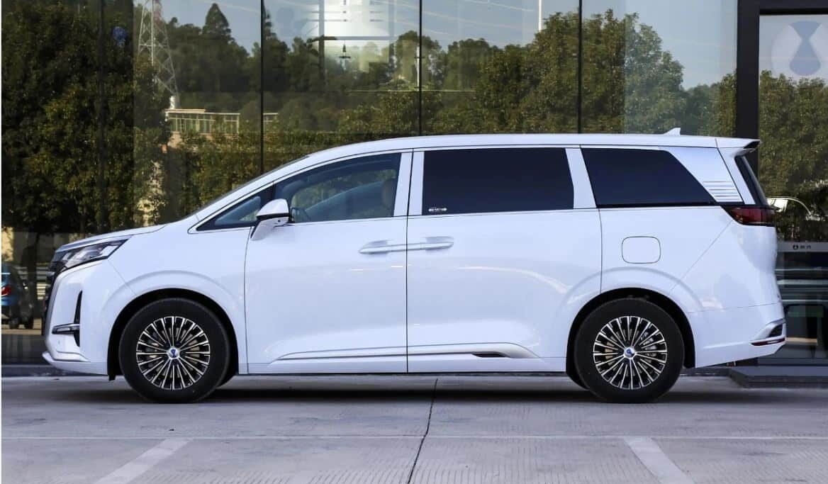 خریداران برای این خودروی چینی صف کشیدند! 2