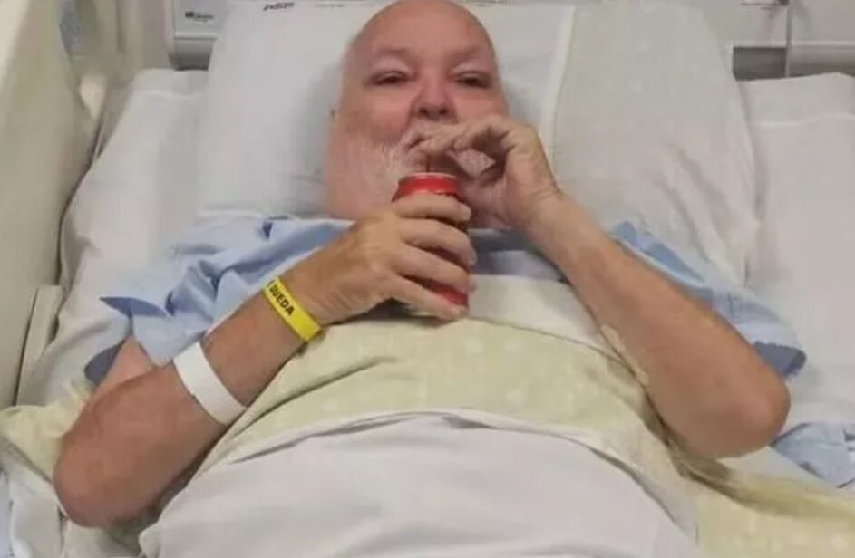 این پیرمرد تنها نوشیدنیاش، کوکاکولاست