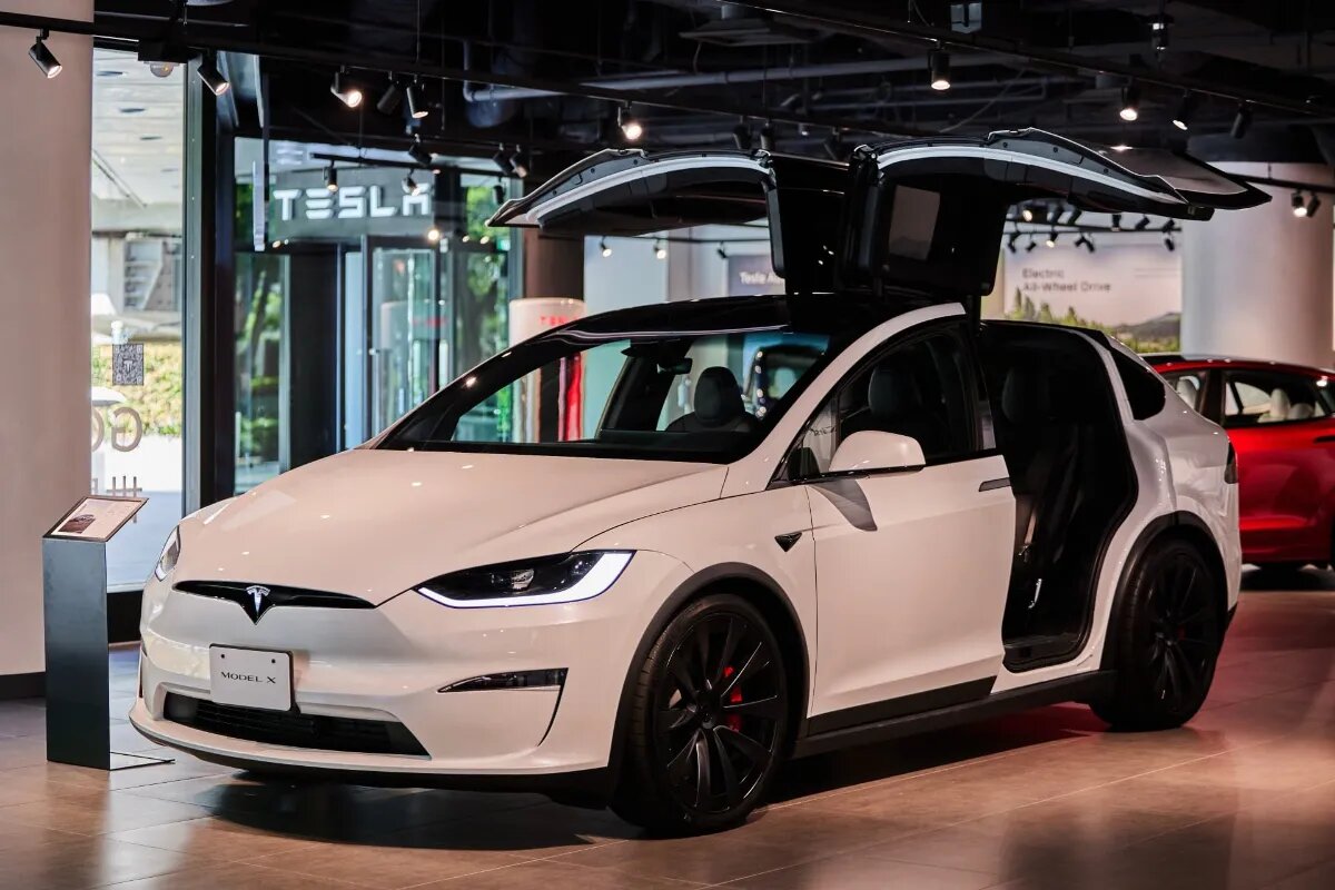 طراحی خودرو اپل لو رفت/ این ون بدون فرمان با صندلی هواپیما و تلویزیون داخلی است!