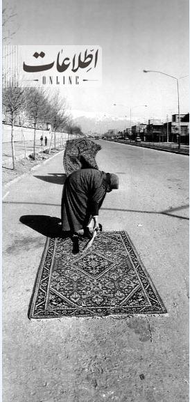 تهران قدیم| قالی شستن در خیابان ممنوع/عکس