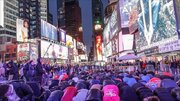برپایی نماز در میدان تایمز نیویورک هم‌زمان با آغاز ماه‌ مبارک رمضان