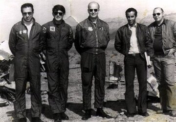 ما شاه نیستیم. سعی کنید از ما شاه درست نکنید / وزیر دفاع قصد داشت خود را با هواپیما به کاخ شاه بکوبد!