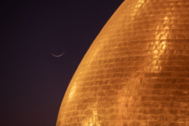 هلال ماه رمضان بر فراز حرم حضرت عباس(ع)