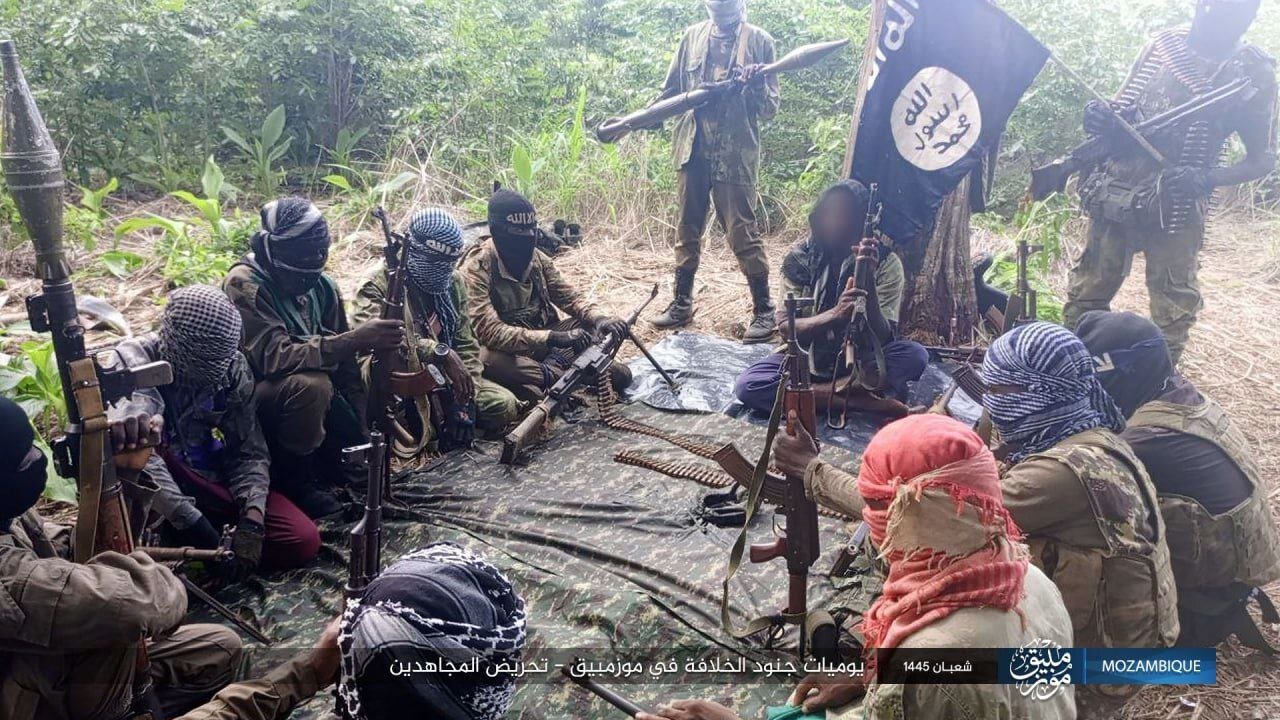 عکسهای جدید از داعش در آستانه ماه رمضان! 1 عکسهای جدید از داعش در آستانه ماه رمضان!