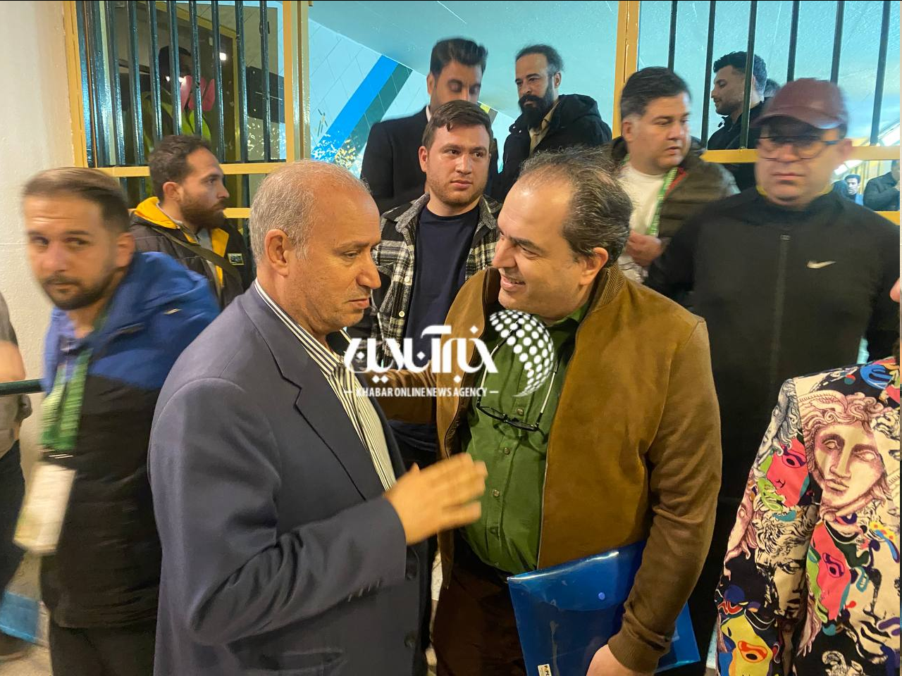 عکس| دیدار مهدی تاج با گزارشگر دربی