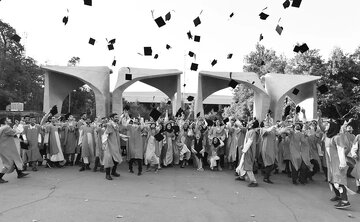 حواشی جشنهای فارغالتحصیلی دانشجویان؛ دانشگاه: برخورد قضایی میکنیم/ نسل جدید: «بهجای دستور دادن ما را قانع کنید»