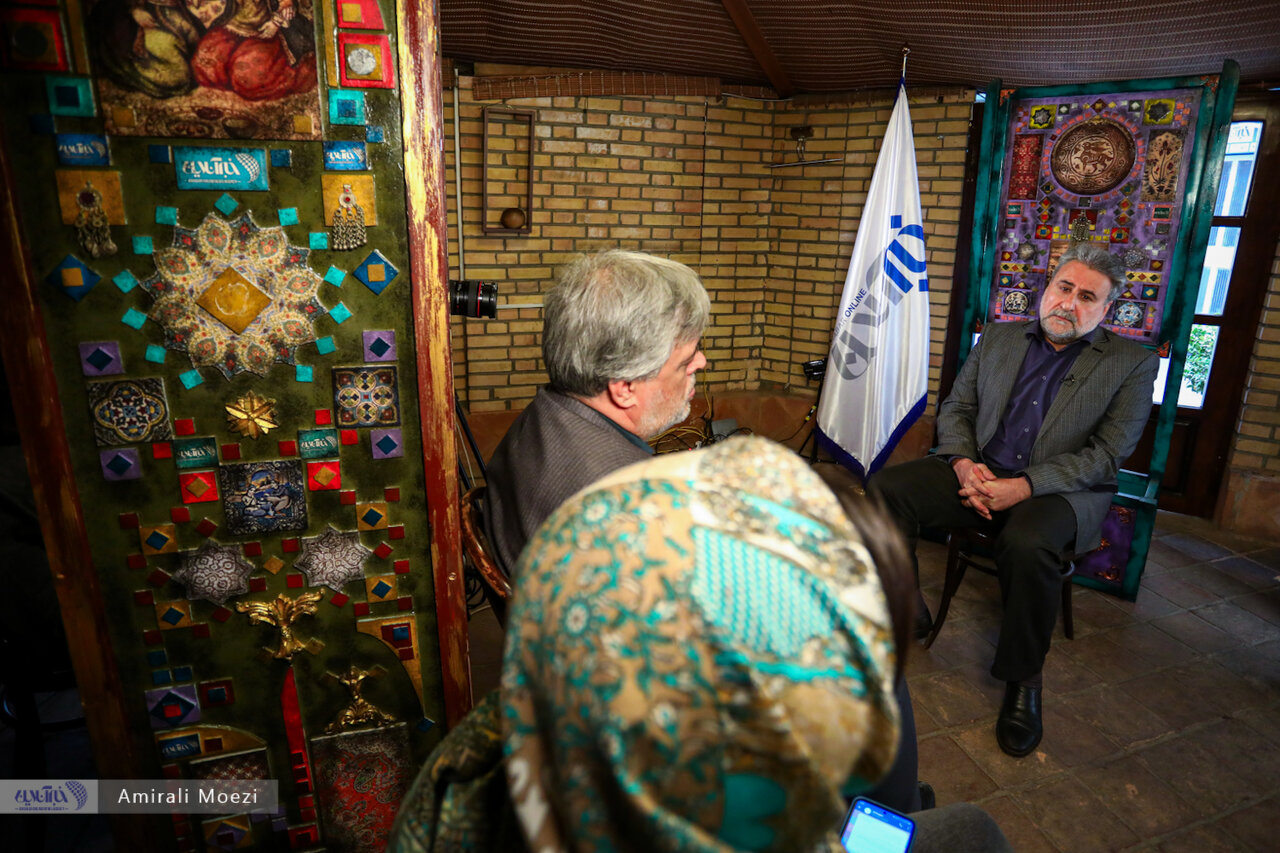 فلاحت پیشه: ترامپ با روسیه و چین می سازد تا ایران را وجه المصالحه قرار دهند /در انتخابات ۱۴۰۴ شاهد جنگ زرگری خواهیم بود