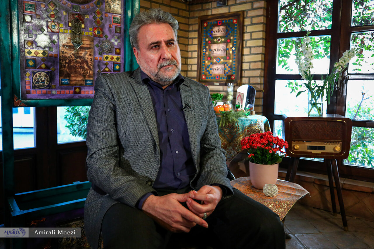 فلاحت پیشه: ترامپ با روسیه و چین می سازد تا ایران را وجه المصالحه قرار دهند /در انتخابات ۱۴۰۴ شاهد جنگ زرگری خواهیم بود