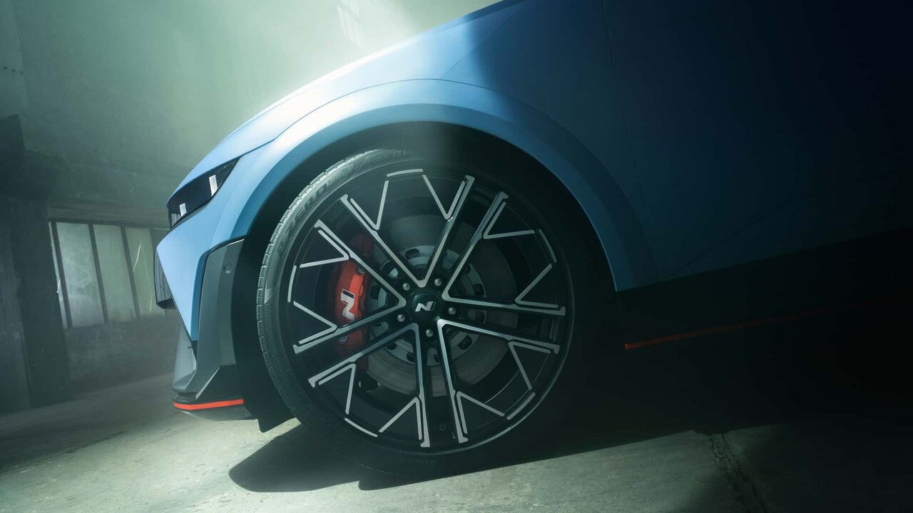 عکس | این هیوندای از تسلا هم گرانتر است 3 عکس | این هیوندای که از تسلا هم گرانتر است