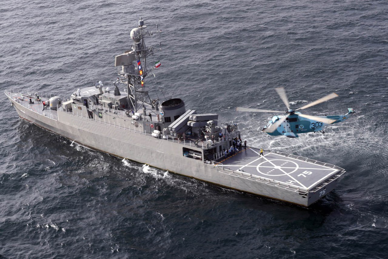 تصاویری از عملیات آزاد سازی کشتی ربوده شده از دست دزدان دریایی /بالگرد Z-۹ چین به پرواز درآمد