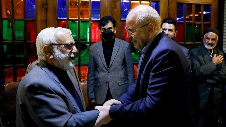 عکسی از محمدباقر قالیباف در یک مراسم ختم