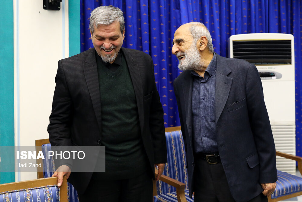 عکسی جالب از خوش و بش حسین شریعتمداری با یک اصلاح طلب شاخص 3