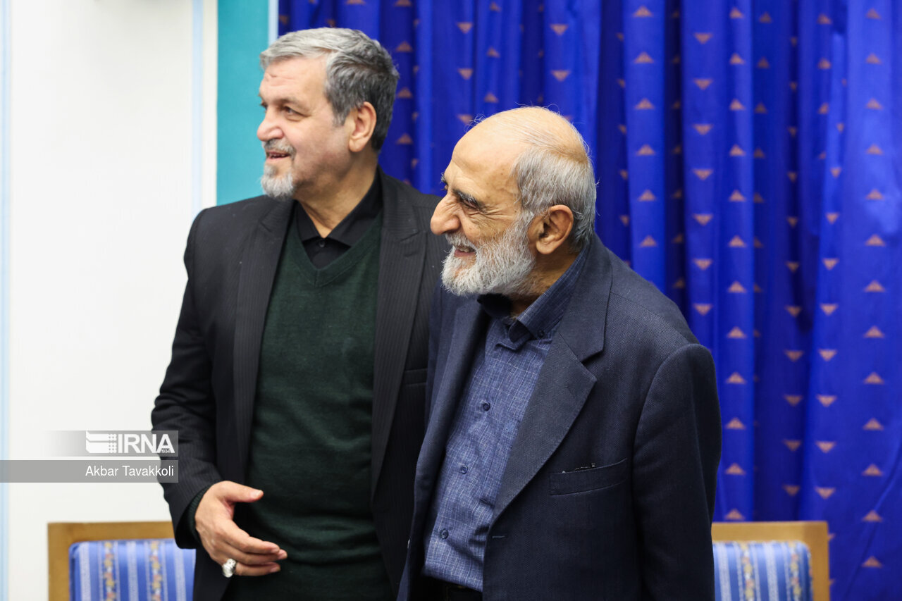 عکسی جالب از خوش و بش حسین شریعتمداری با یک اصلاح طلب شاخص 2