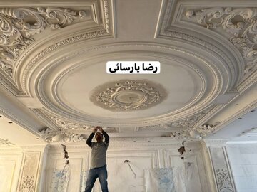 گچبری دور لوستر و لامپ