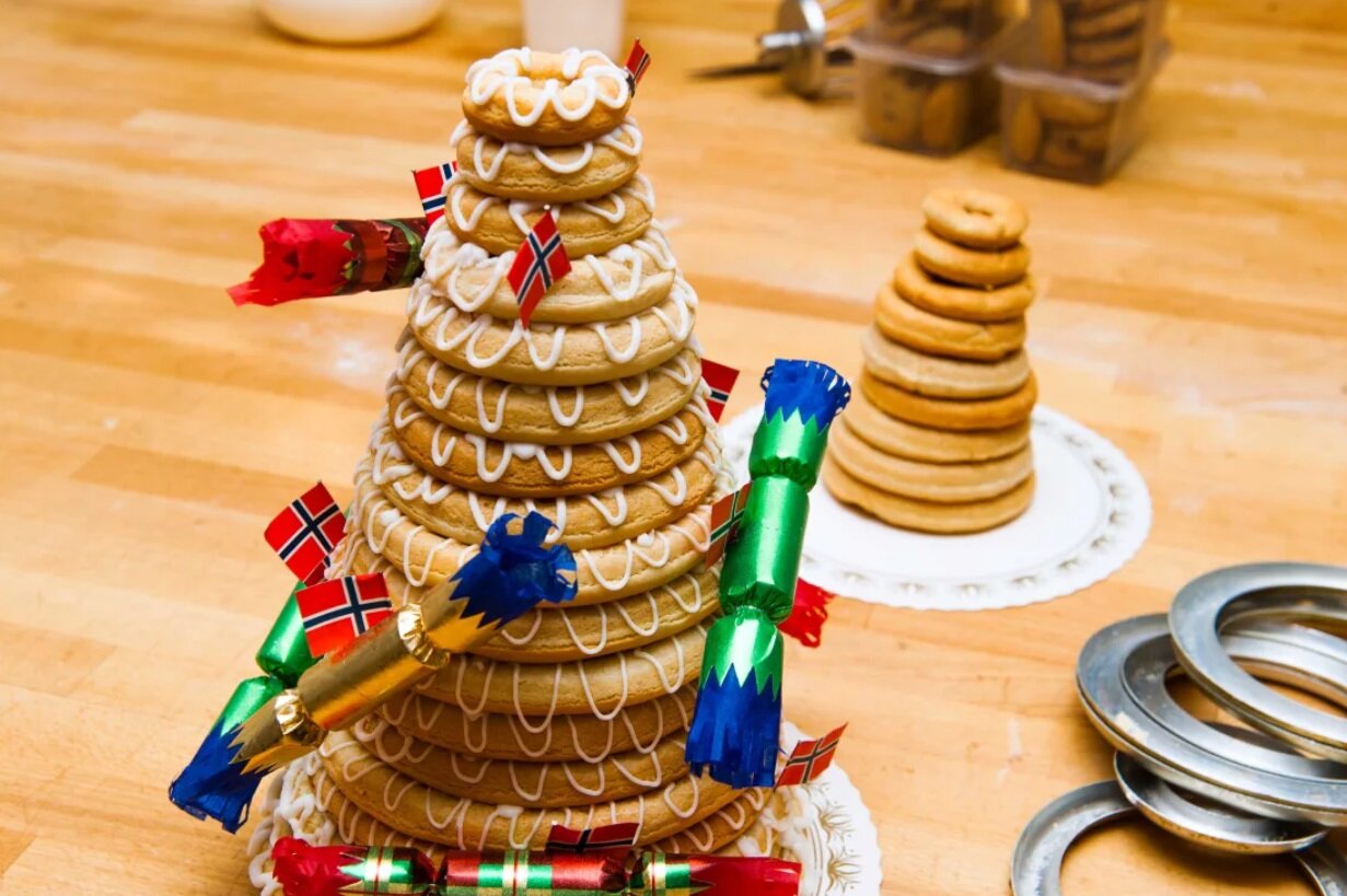 از هاپینجان تا سوسیس با عدس سبز؛ مردم دنیا شب سال نو چه غذا و خوراکیهای مصرف میکنند؟ 9 مردم دنیا شب سال نو چه غذا و خوراکیهای مصرف میکنند؟