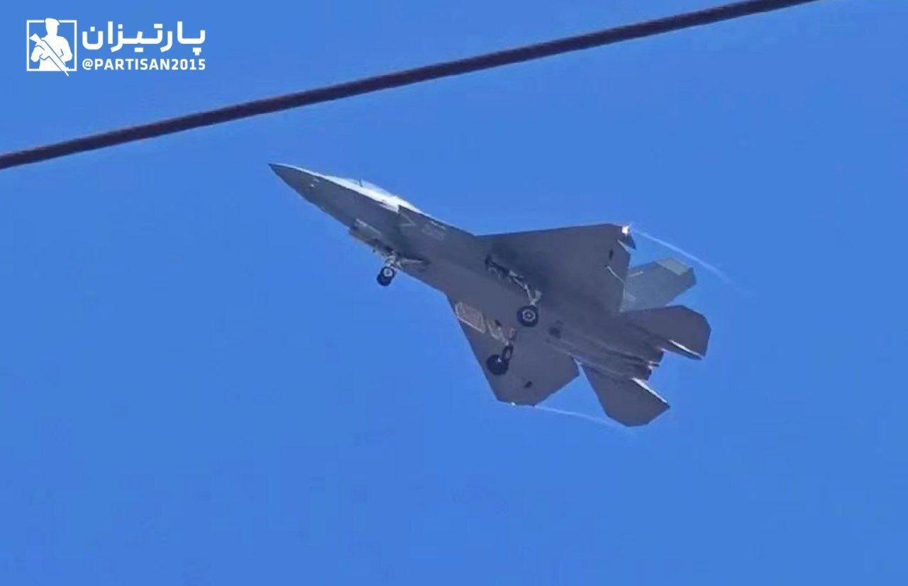 جنگنده پنهانکار چین به پرواز درآمد/ عکس