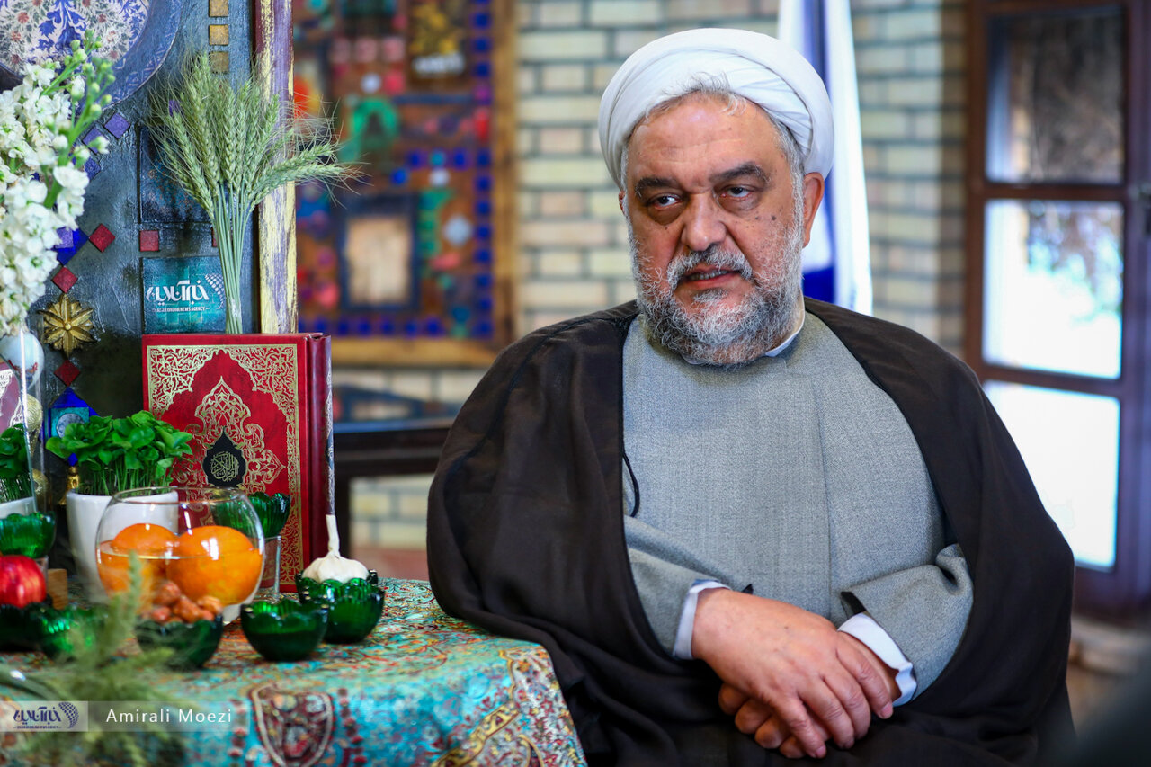 امیری فر: احمدینژاد با تیم جدیدش جلسات محرمانه دارد /قالیباف نباید درباره فرزندانش سکوت میکرد /محصولی مستاجر بود اما یکدفعه ثروتی بهم زد 5 امیری فر: احمدینژاد با تیم جدیدش جلسات محرمانه دارد /قالیباف نباید درباره فرزندانش سکوت میکرد /محصولی مستاجر بود اما یکدفعه ثروتی بهم زد